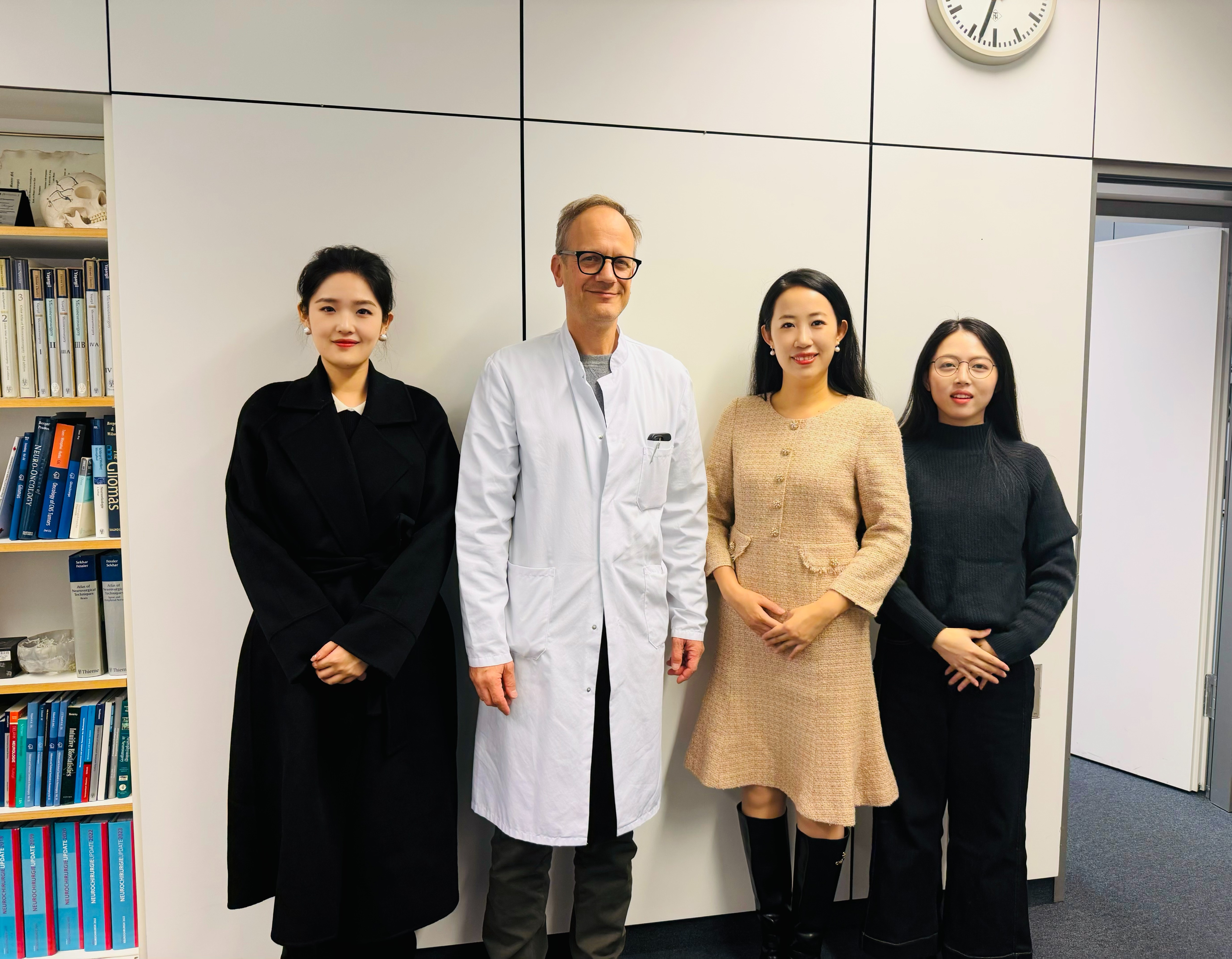 1776415909935994.jpg 神外Ringel教授.jpg