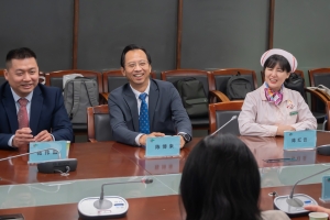 世界运动医学大师Petersen教授广东省中医院完美日记